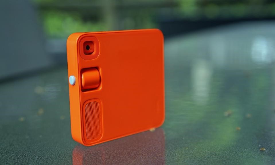 Rabbit R1 review: A $199 AI toy that fails at almost everything | DeviceDaily.com