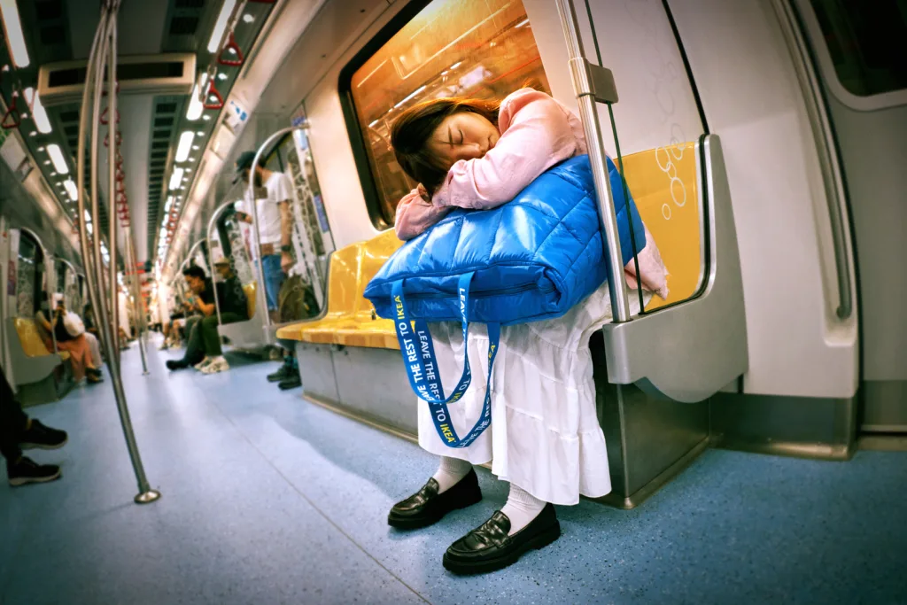 Ikea just turned its big blue bag into a big blue pillow | DeviceDaily.com Ikea just turned its big blue bag into a big blue pillow | DeviceDaily.com