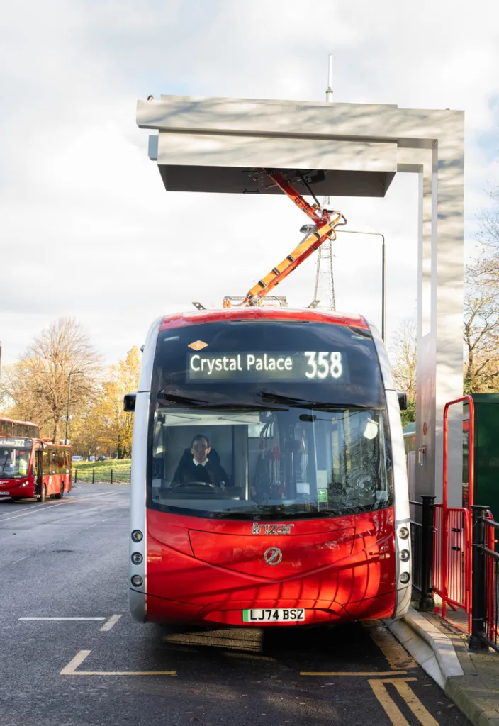 London’s new electric busses have a surprising look—and can charge in just 6 minutes | DeviceDaily.com London’s new electric busses have a surprising look—and can charge in just 6 minutes | DeviceDaily.com