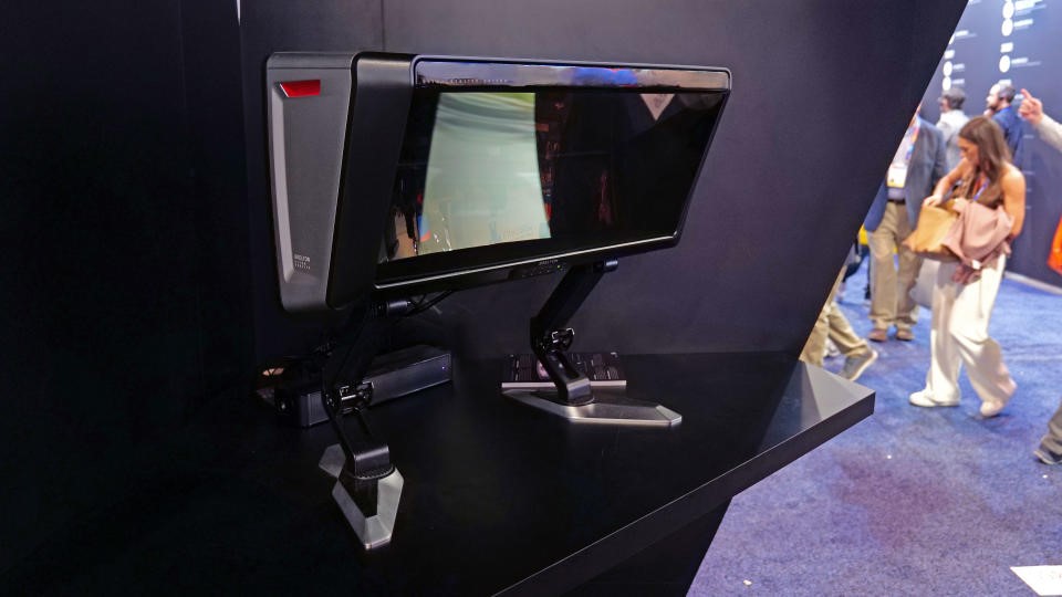 Breylon's immersive display is the TARDIS of monitors | DeviceDaily.com Breylon's immersive display is the TARDIS of monitors | DeviceDaily.com