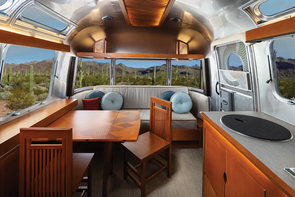 Airstream’s new Frank Lloyd Wright trailer is a match made in midcentury heaven | DeviceDaily.com Airstream’s new Frank Lloyd Wright trailer is a match made in midcentury heaven | DeviceDaily.com