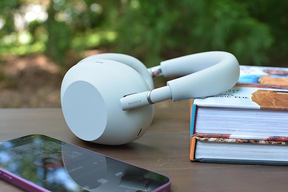 This Amazon bundle includes the Sony WH-1000XM6 headphones and a free $30 gift card | DeviceDaily.com