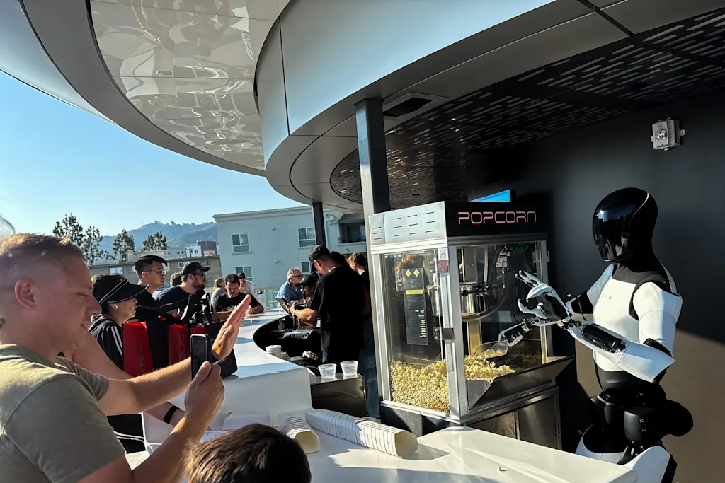 Tesla’s Optimus humanoid robot is still an Elon Musk pipe dream | DeviceDaily.com