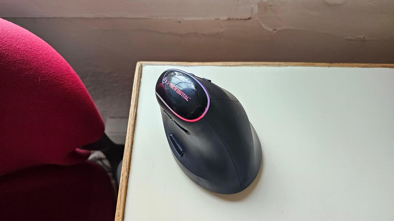 The best ergonomic mouse for 2025 | DeviceDaily.com