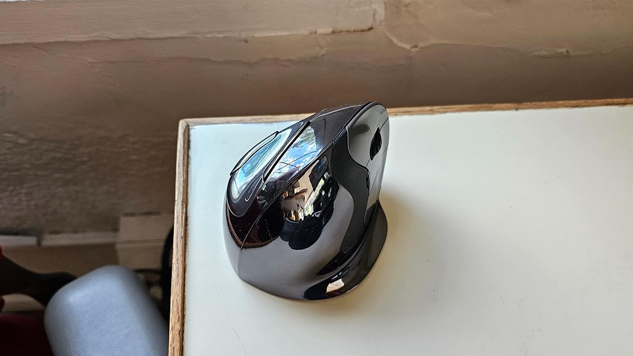 The best ergonomic mouse for 2025 | DeviceDaily.com