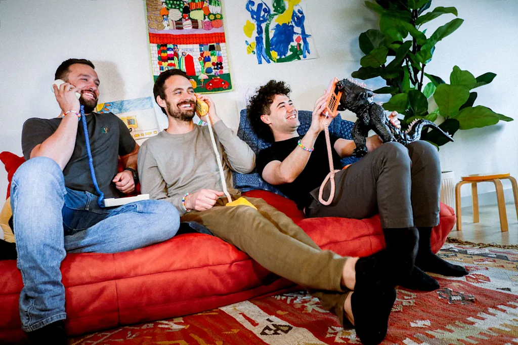 Landline phones are back—and they’re helping kids connect safely with friends | DeviceDaily.com
