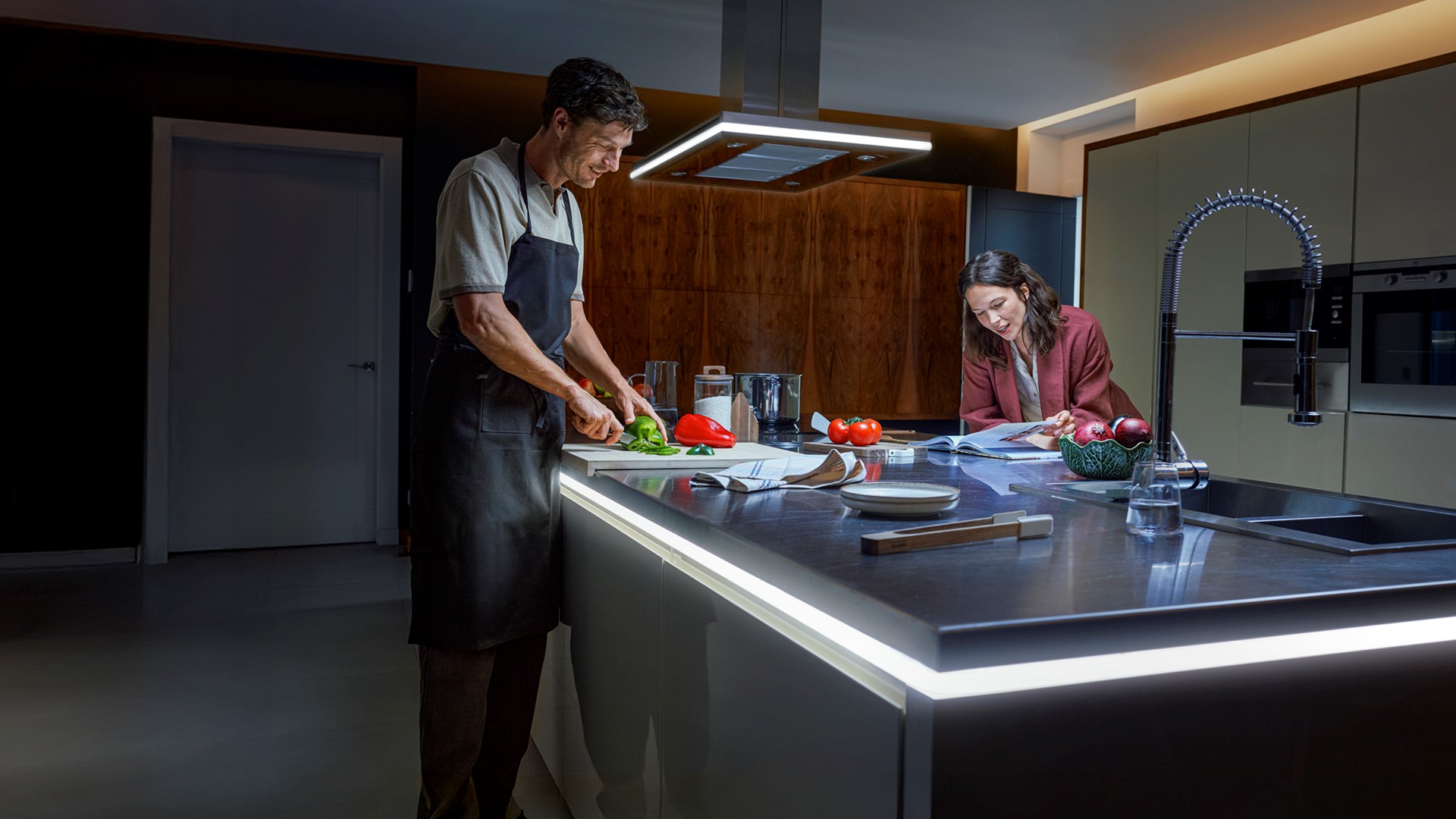Hue takes on cheaper rivals with the entry-level Essential smart bulb lineup | DeviceDaily.com Hue takes on cheaper rivals with the entry-level Essential smart bulb lineup | DeviceDaily.com