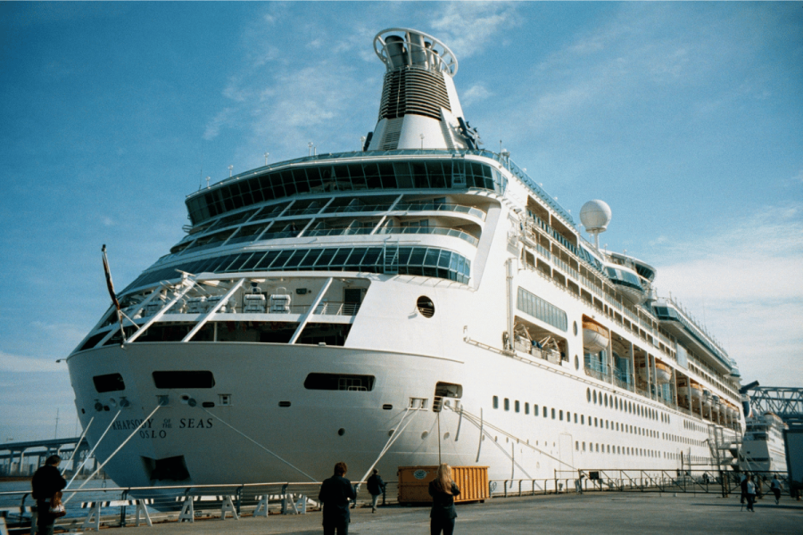 Man jumps overboard from cruise after racking up $16,000 in gambling debts | DeviceDaily.com Man jumps overboard from cruise after racking up $16,000 in gambling debts | DeviceDaily.com