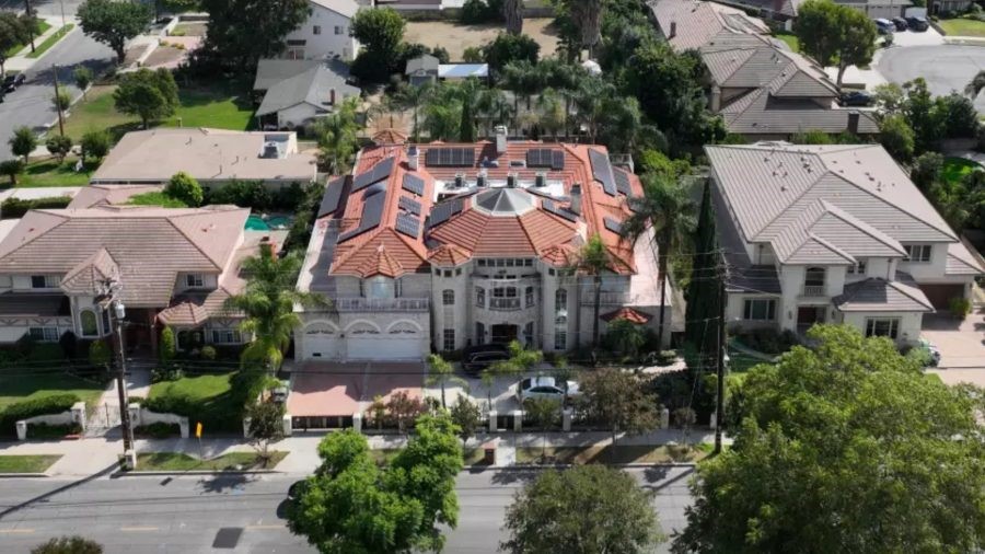 Arcadia police raided a mansion to find an illegal casino, drug activity, and 15 young children | DeviceDaily.com