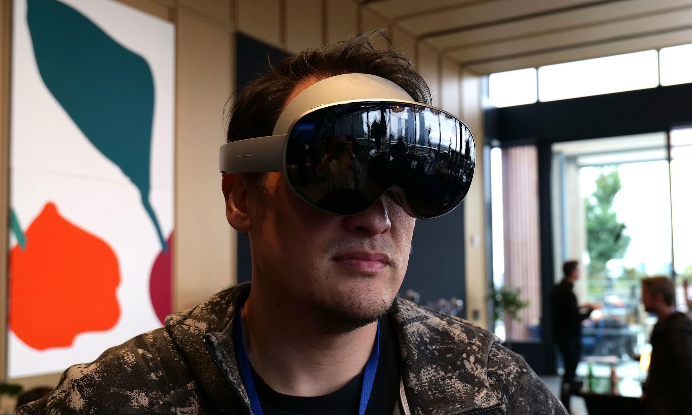 Samsung’s Galaxy XR enters the chat | DeviceDaily.com