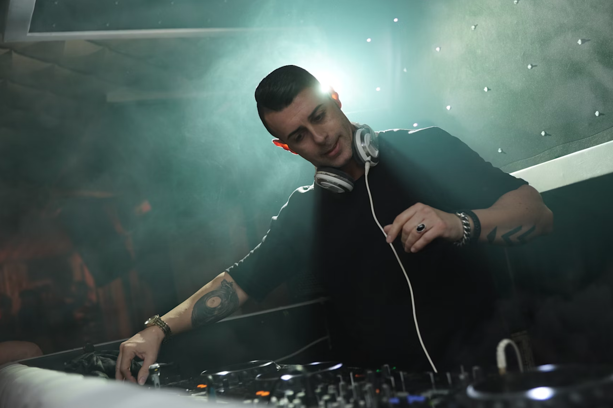 Spotify now directly integrates with DJ software | DeviceDaily.com