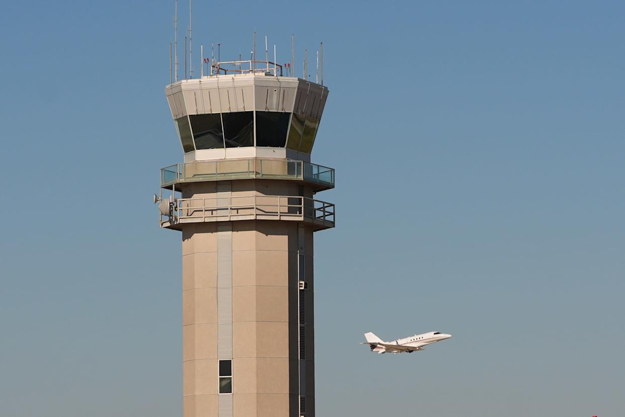 The Lisbon Airport is turning away private jets inbound for the Web Summit | DeviceDaily.com