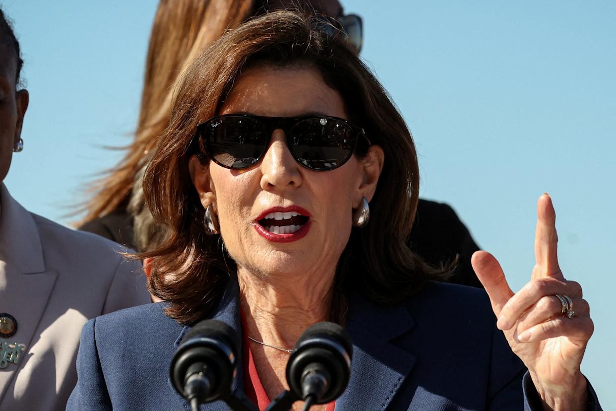 Governor Hochul signs New York's AI safety act | DeviceDaily.com Governor Hochul signs New York's AI safety act | DeviceDaily.com