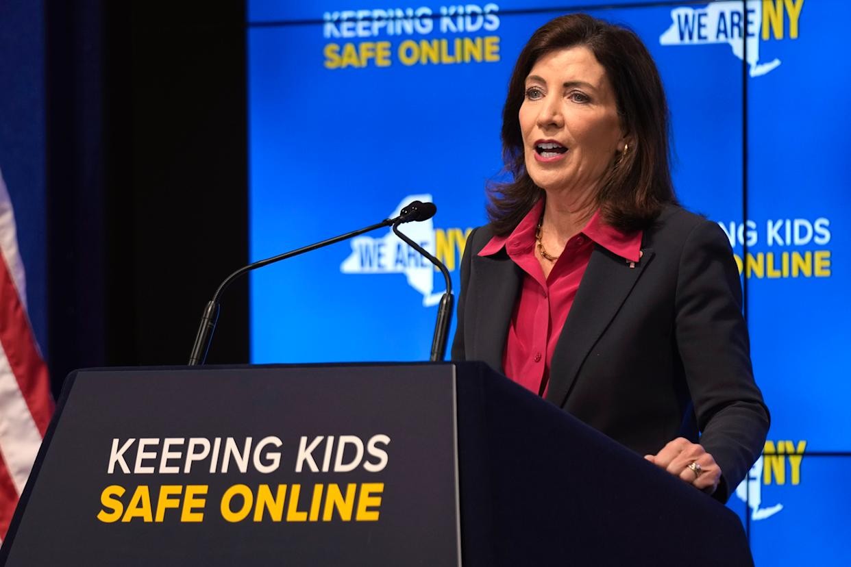 New York State will require warning labels on social media platforms | DeviceDaily.com