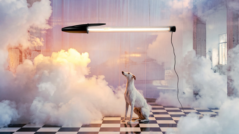 The world’s most iconic pen is now a giant lamp | DeviceDaily.com