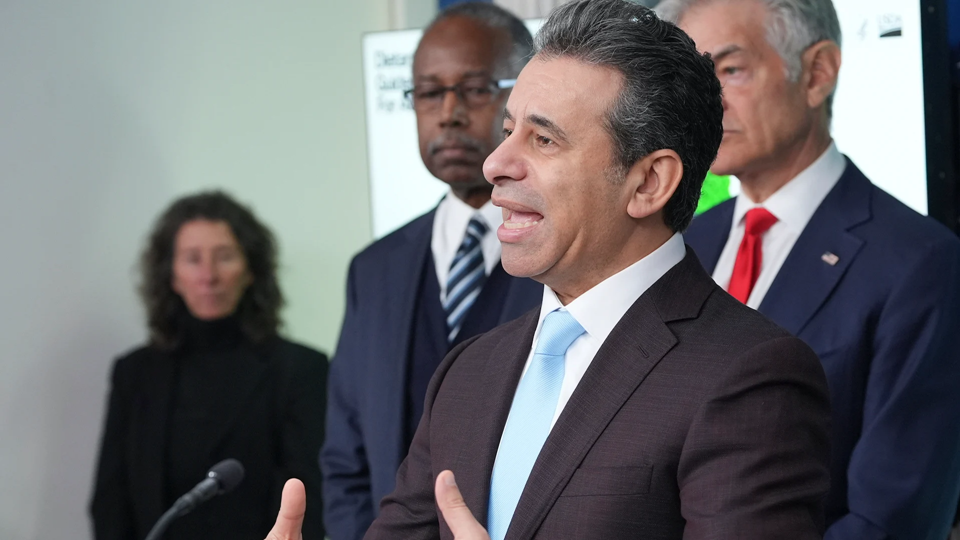 FDA commissioner’s drug review plan sparks alarm across the agency | DeviceDaily.com FDA commissioner’s drug review plan sparks alarm across the agency | DeviceDaily.com