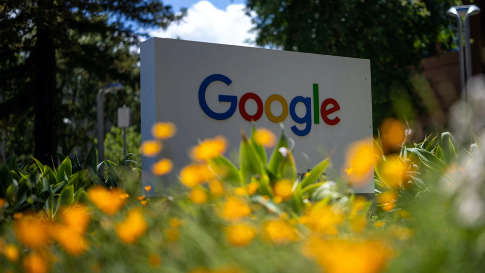 Google parent Alphabet predicts a sharp surge in 2026 capital spending on AI | DeviceDaily.com