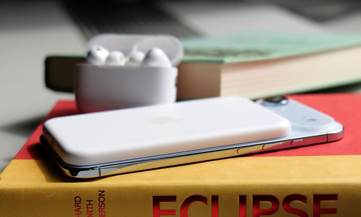 Apple's iPhone Air MagSafe battery pack is cheaper than ever | DeviceDaily.com