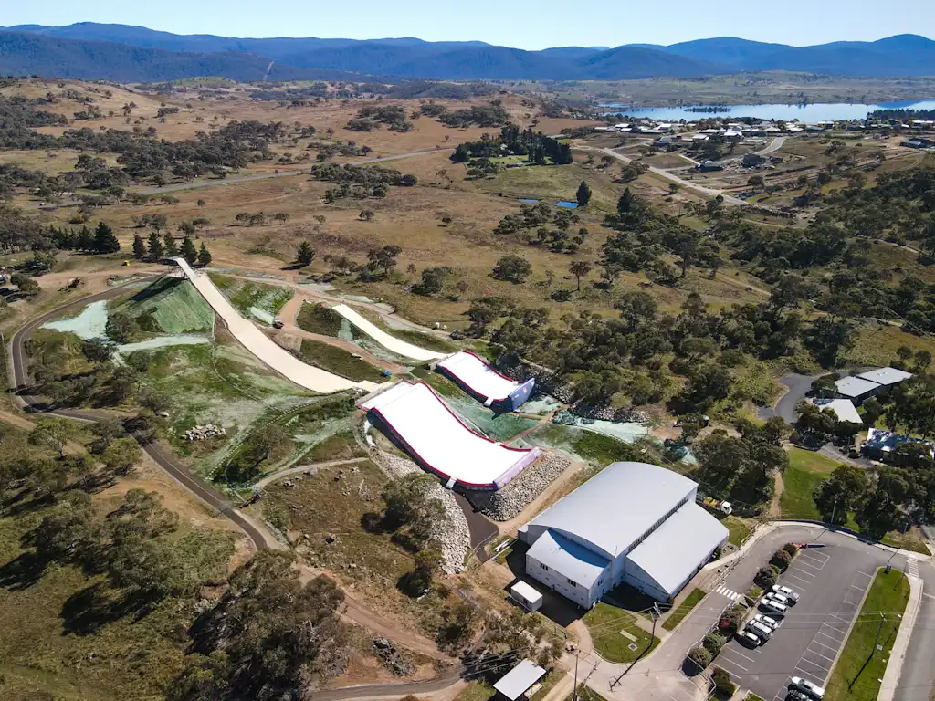 The secret to all those death-defying Olympic jumps is a giant plastic airbag | DeviceDaily.com