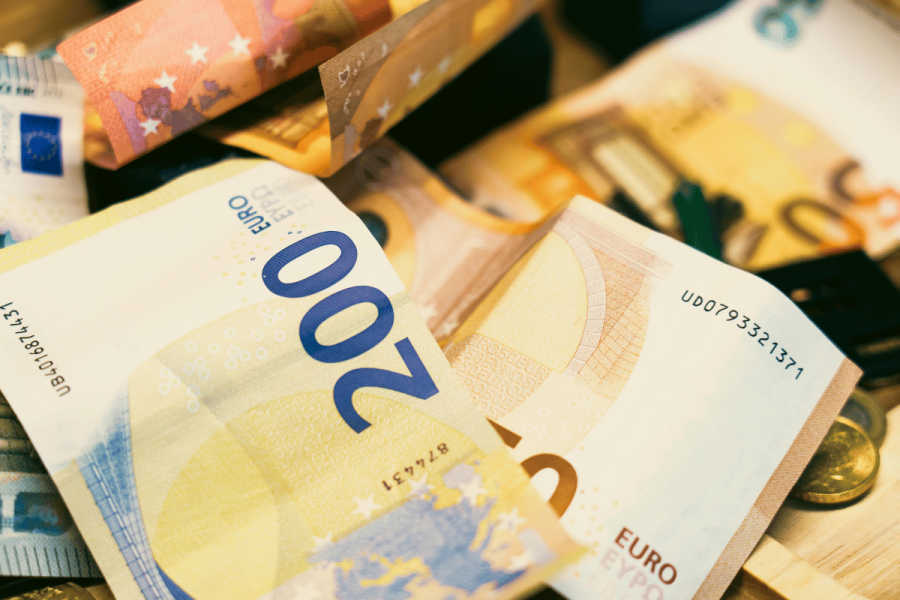 Spanish police bust gambling money laundering ring exploiting Ukrainian war refugees | DeviceDaily.com