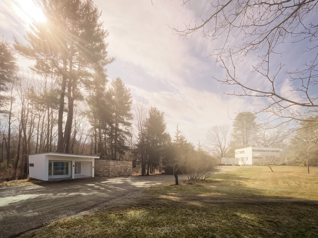 How do you design a bathroom for the godfather of the Bauhaus? Keep it simple | DeviceDaily.com