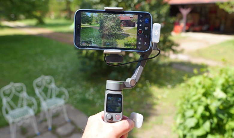 DJI's Osmo Mobile 8P gimbal has a detachable screen remote | DeviceDaily.com