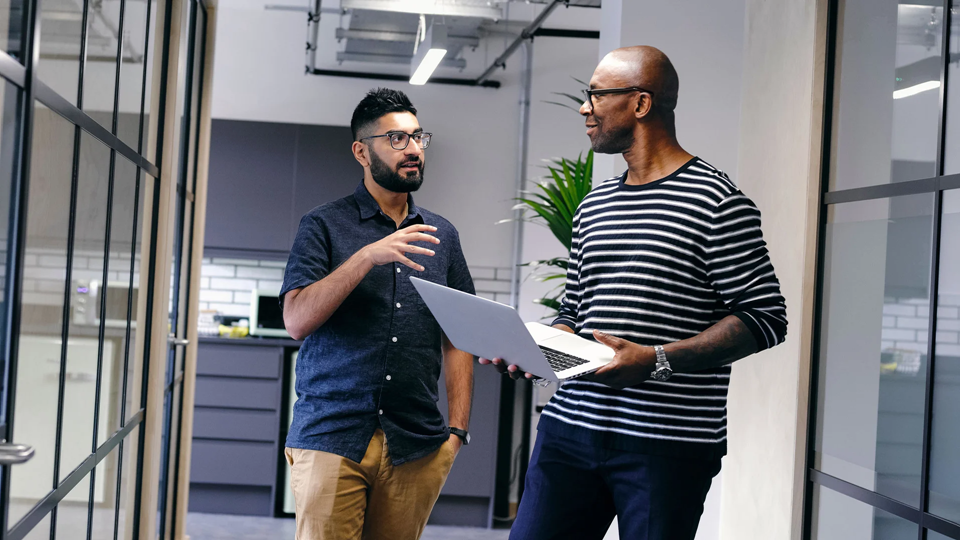 How to make the most of a hallway chat | DeviceDaily.com