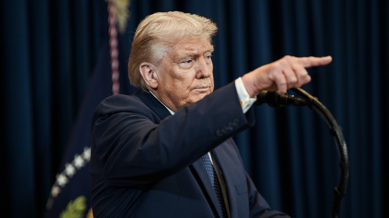 Trump postpones AI oversight executive order | DeviceDaily.com