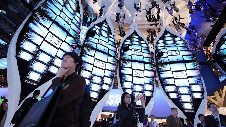 Why 3D TVs failed and the trouble with 3D in Hollywood. | DeviceDaily.com Why 3D TVs failed and the trouble with 3D in Hollywood. | DeviceDaily.com