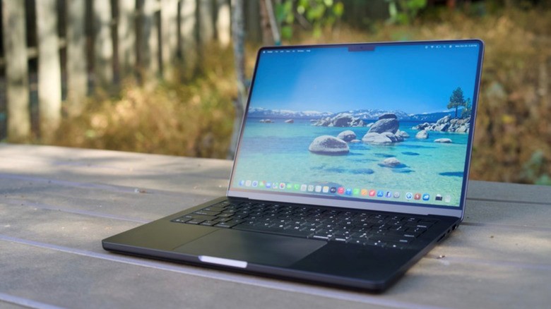 Apple is reportedly planning a visual refresh of the entry-level MacBook Pro next year | DeviceDaily.com