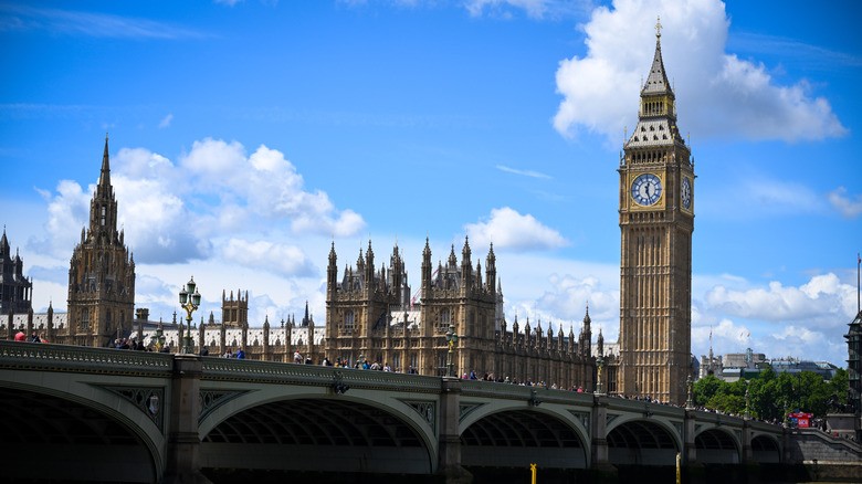 Playdate is helping Big Ben ring on time | DeviceDaily.com