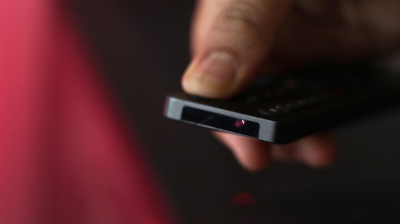 Infrared tech is decades old – why does almost every TV remote use it? | DeviceDaily.com Infrared tech is decades old – why does almost every TV remote use it? | DeviceDaily.com