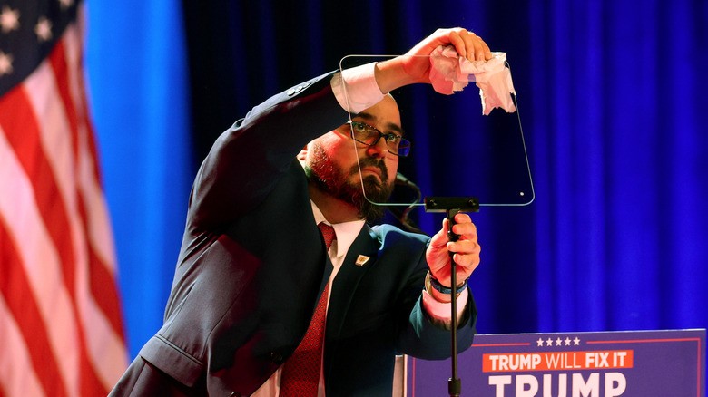 A White House teleprompter operator reportedly won big betting on presidential speeches | DeviceDaily.com A White House teleprompter operator reportedly won big betting on presidential speeches | DeviceDaily.com