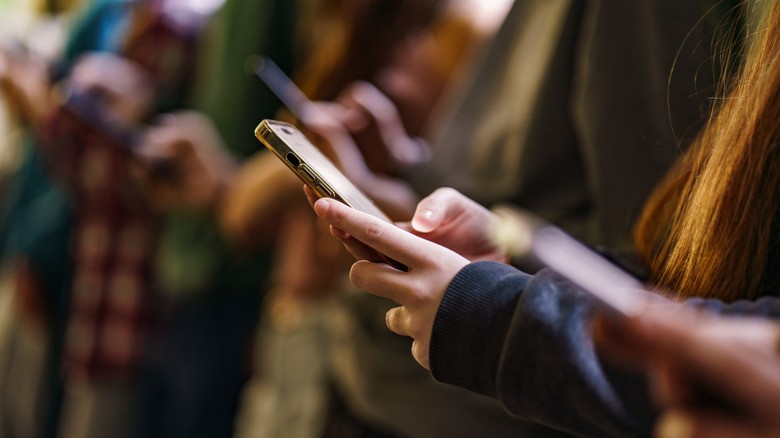 France will ban social media for children under 15 | DeviceDaily.com France will ban social media for children under 15 | DeviceDaily.com