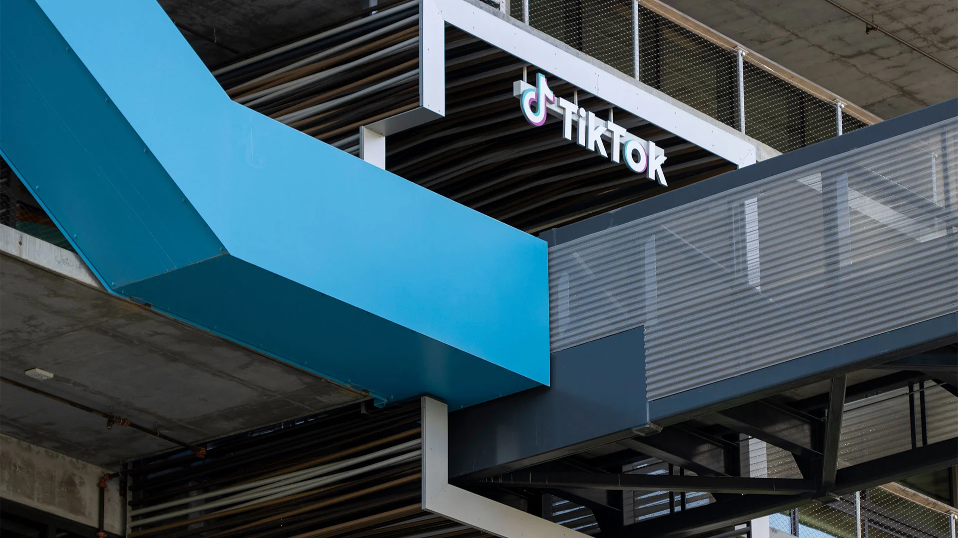 Tech layoffs August update: Google, TikTok, Etsy, Zillow slash hundreds of roles as job losses pile up in 2026 | DeviceDaily.com