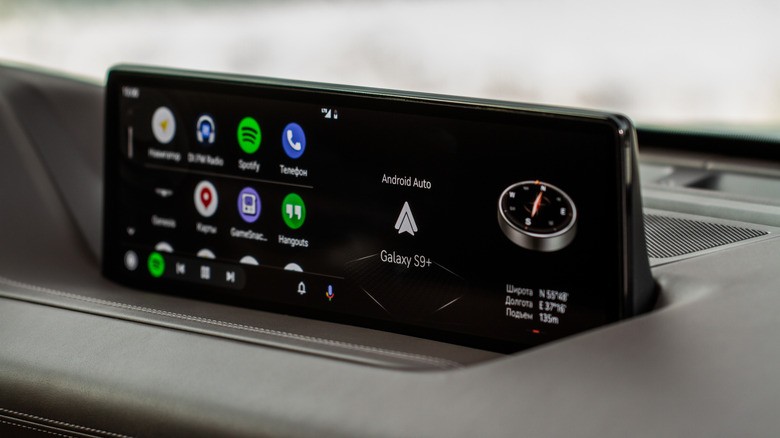 Android Auto vs Apple CarPlay: What features set them apart | DeviceDaily.com Android Auto vs Apple CarPlay: What features set them apart | DeviceDaily.com