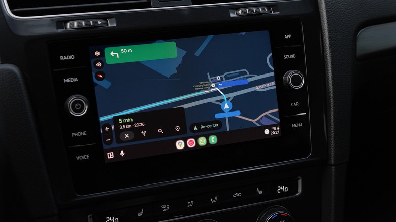 Android Auto vs Apple CarPlay: What features set them apart | DeviceDaily.com Android Auto vs Apple CarPlay: What features set them apart | DeviceDaily.com