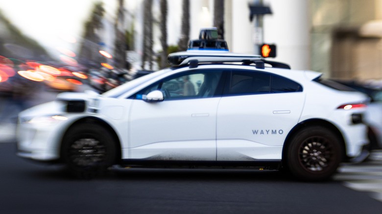 If Waymo cars are Level 4 automation, what does it take to be a Level 5? | DeviceDaily.com If Waymo cars are Level 4 automation, what does it take to be a Level 5? | DeviceDaily.com